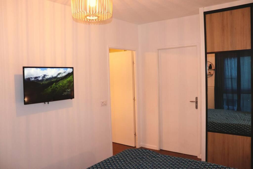 Apartamento Les Cedres -Tram A 50 Metres, Bordeaux A 5 Minutes, Parking Cenon Exterior foto